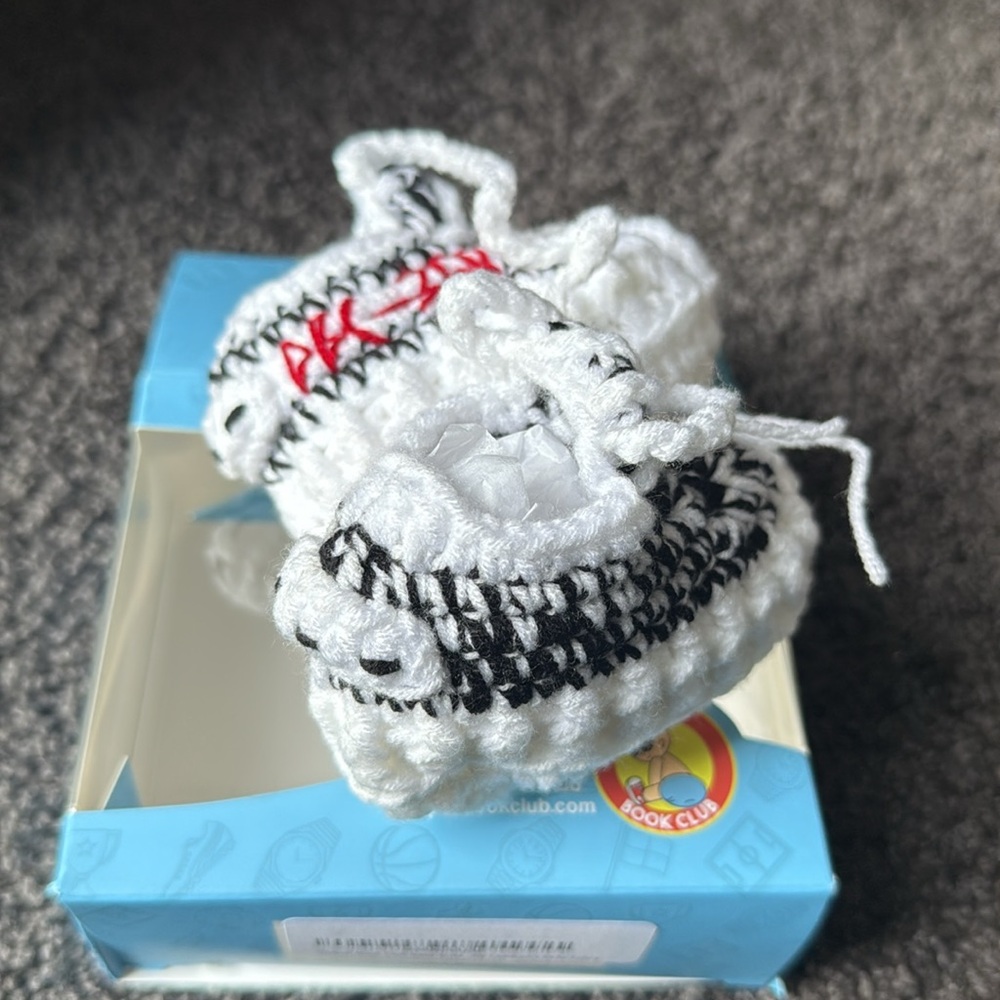 Yeezy Baby Crochet Booties - 350 V2 Zebra White and Black - Picture 2 of 8